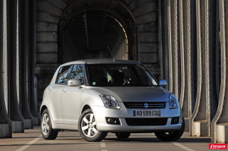 Suzuki Swift série spéciale 100th Anniversary.