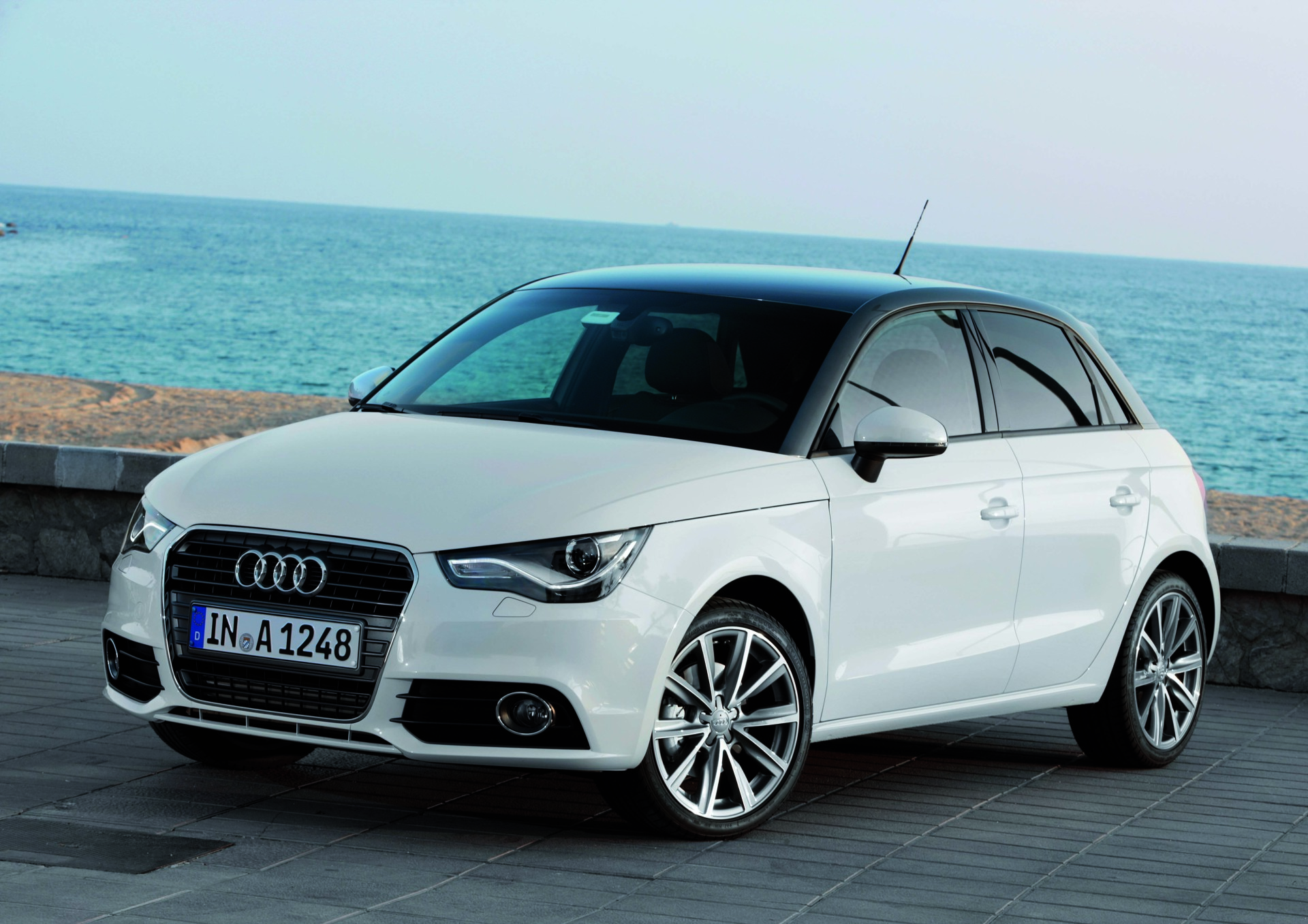 Photo 22 audi A1 sportback première génération vue avant blanche En