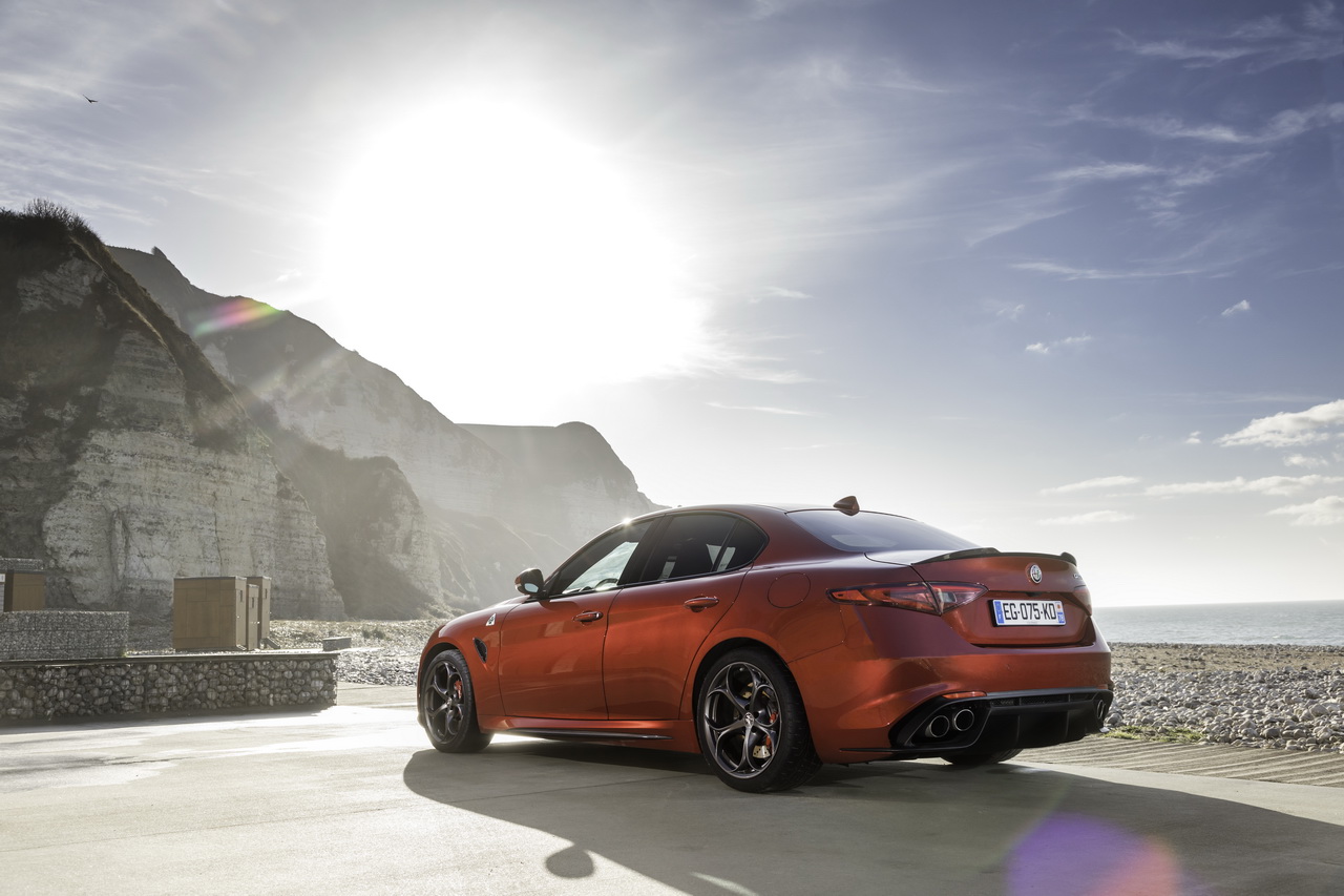 Essai Alfa Giulia Quadrifoglio le test au Nürburgring et sur autobahn