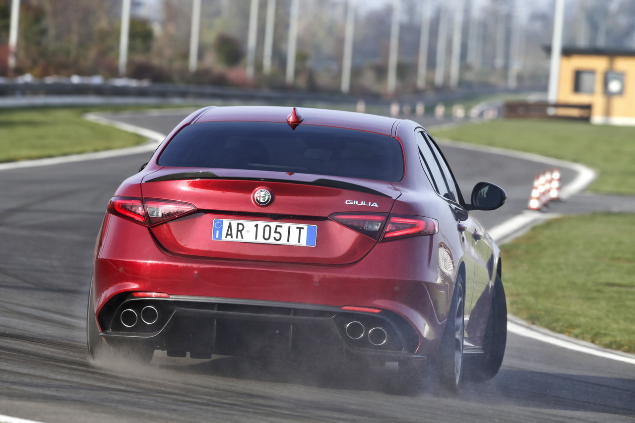 Essai Alfa Giulia Quadrifoglio le test au Nürburgring et sur autobahn