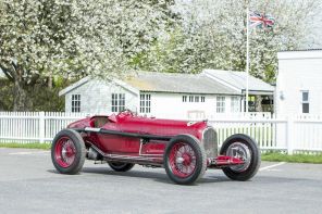 Cette auto, produite par Alfa Romeo et engagée par la Scuderia Ferrari, a connu de nombreux succès en course.