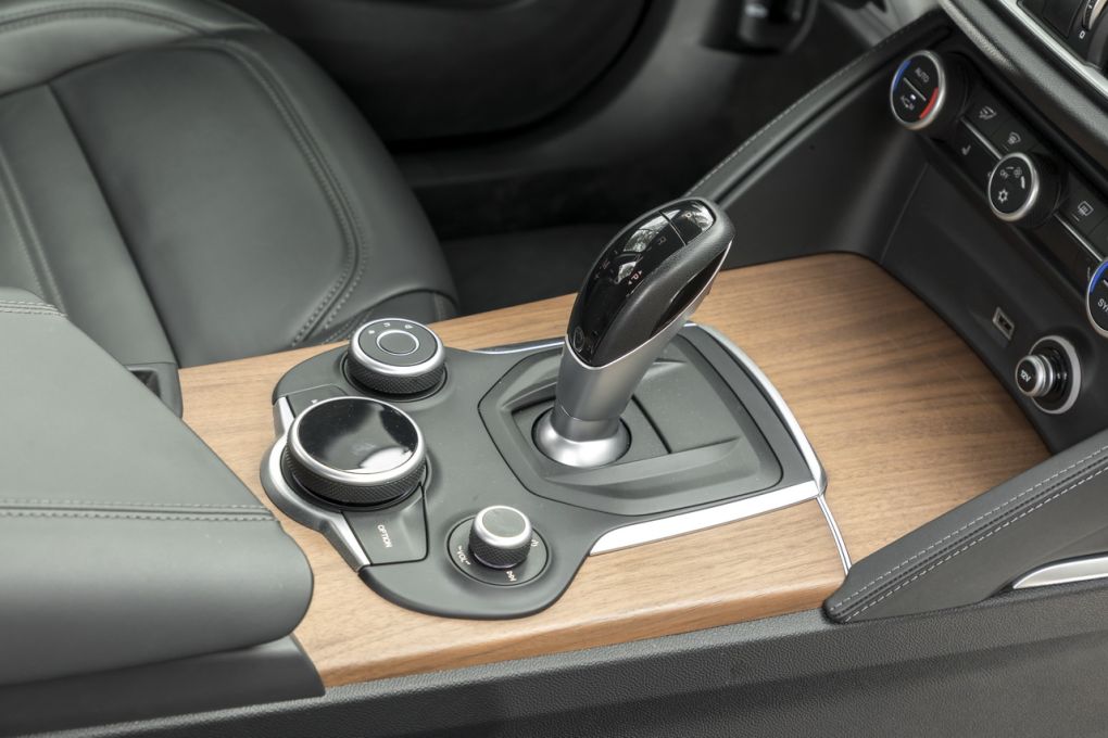 Fiabilité Boîte Automatique Zf 8 Rapports Essai Alfa Romeo Stelvio vs Audi Q5 : le match en images - Photo #13