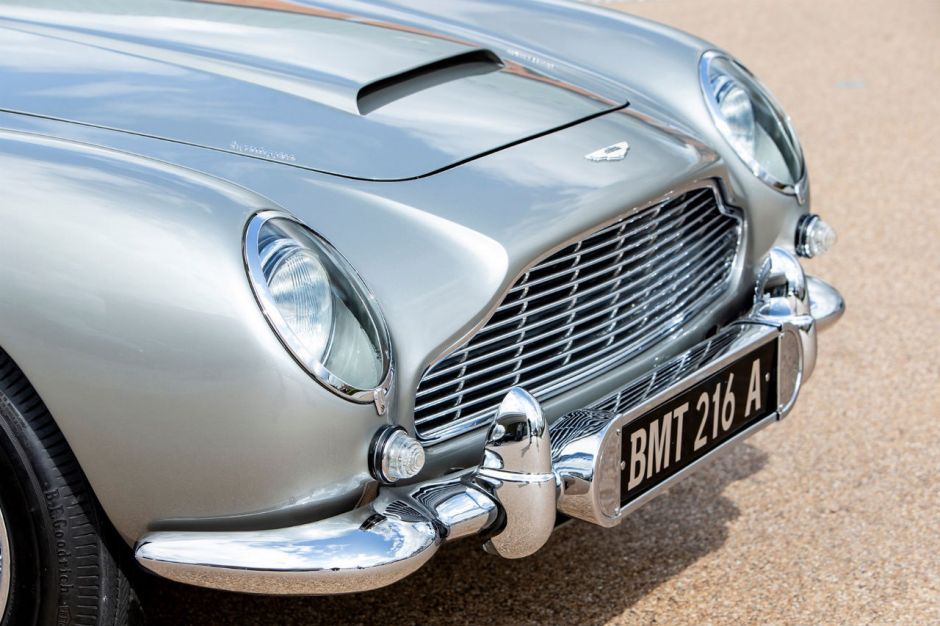 Aston Martin Db5 Une Des Voitures De James Bond En Vente
