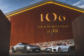 Aston Martin Vantage vs Jaguar F-Type statique avant