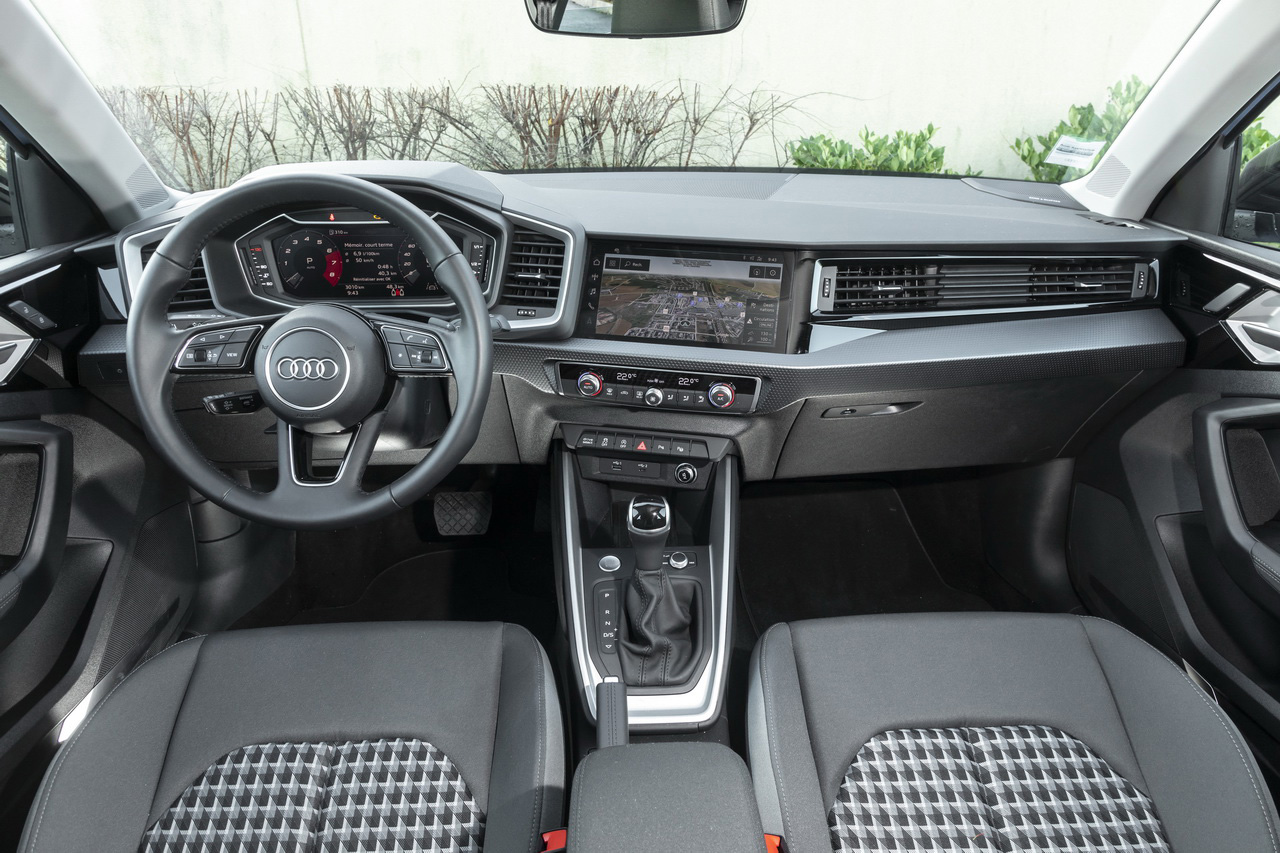 Photo 3 audi a1 sportback intérieur L'évolution des tableaux de bord de nos véhicules en images