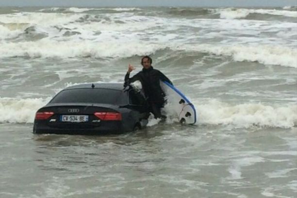 Insolite Une Audi A5 Immergée Et échouée Sur La Plage