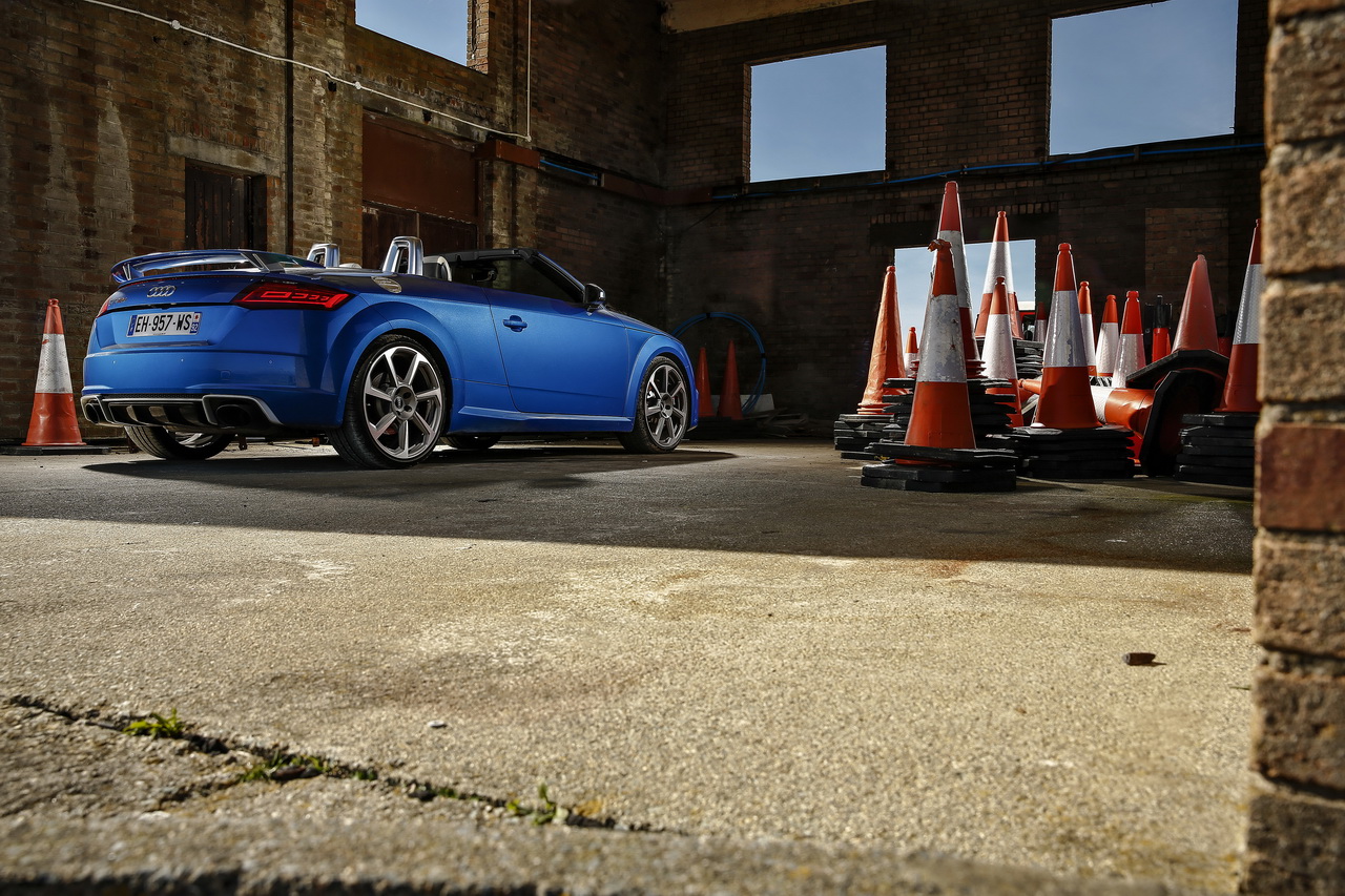 Essai Comparatif L Audi Tt Rs Roadster D 233 Fie La R8