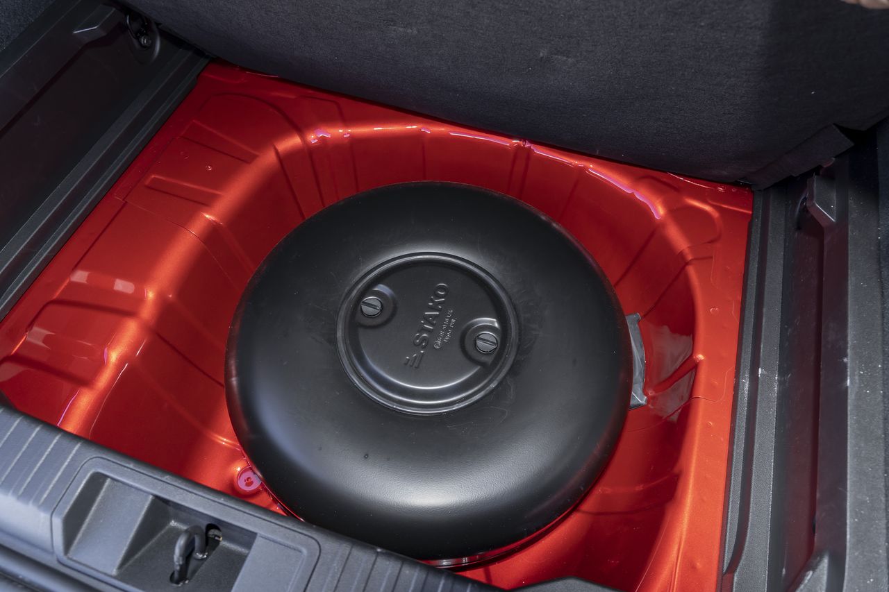 Photo 33 Reservoir de GPL cuve Essai Renault Captur TCe 100 GPL