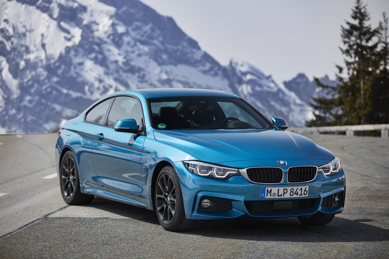 Photo 23 BMW Série 4 Coupé bleu M Sport 2017 avant droit devant les montagnes Essai BMW Photo 23 BMW Série 4 Coupé bleu M Sport 2017 avant droit devant les montagnes Essai BMW