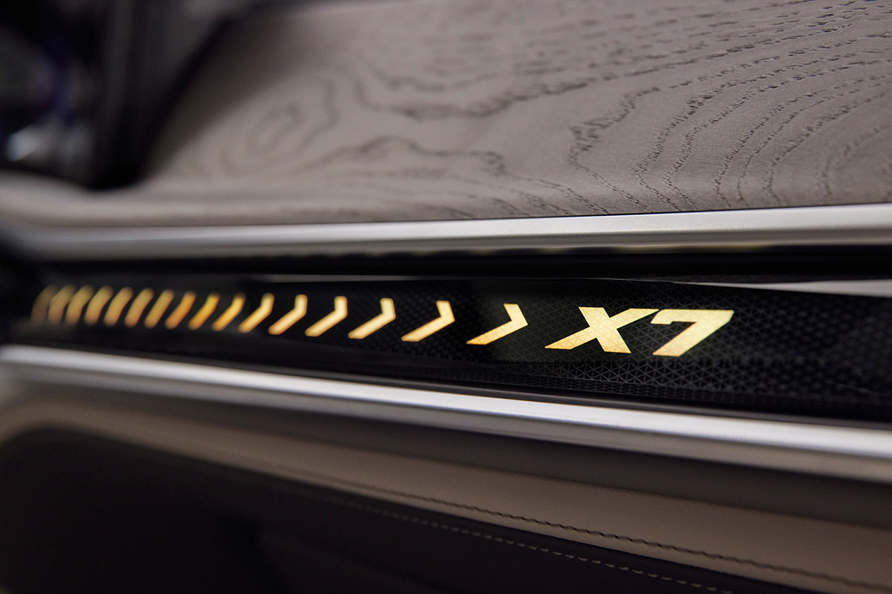 BMW X7 (2022). Restyling and electrified engines for the large SUV Ace Mind