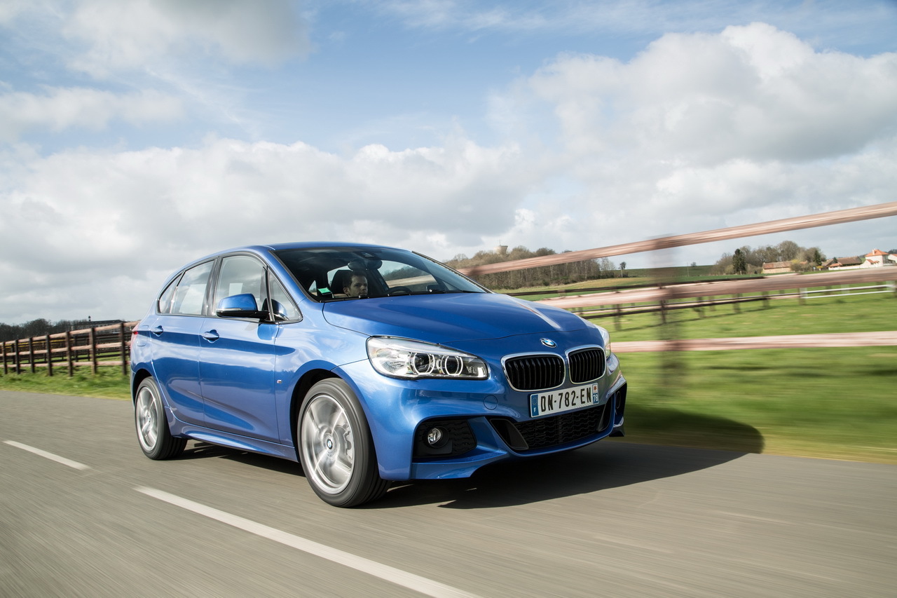 Photo 4 - BMW Série 2 Active tourer 220d xDrive M Sport bleu - Essai ...