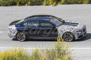 BMW Série 7 restylée camouflée