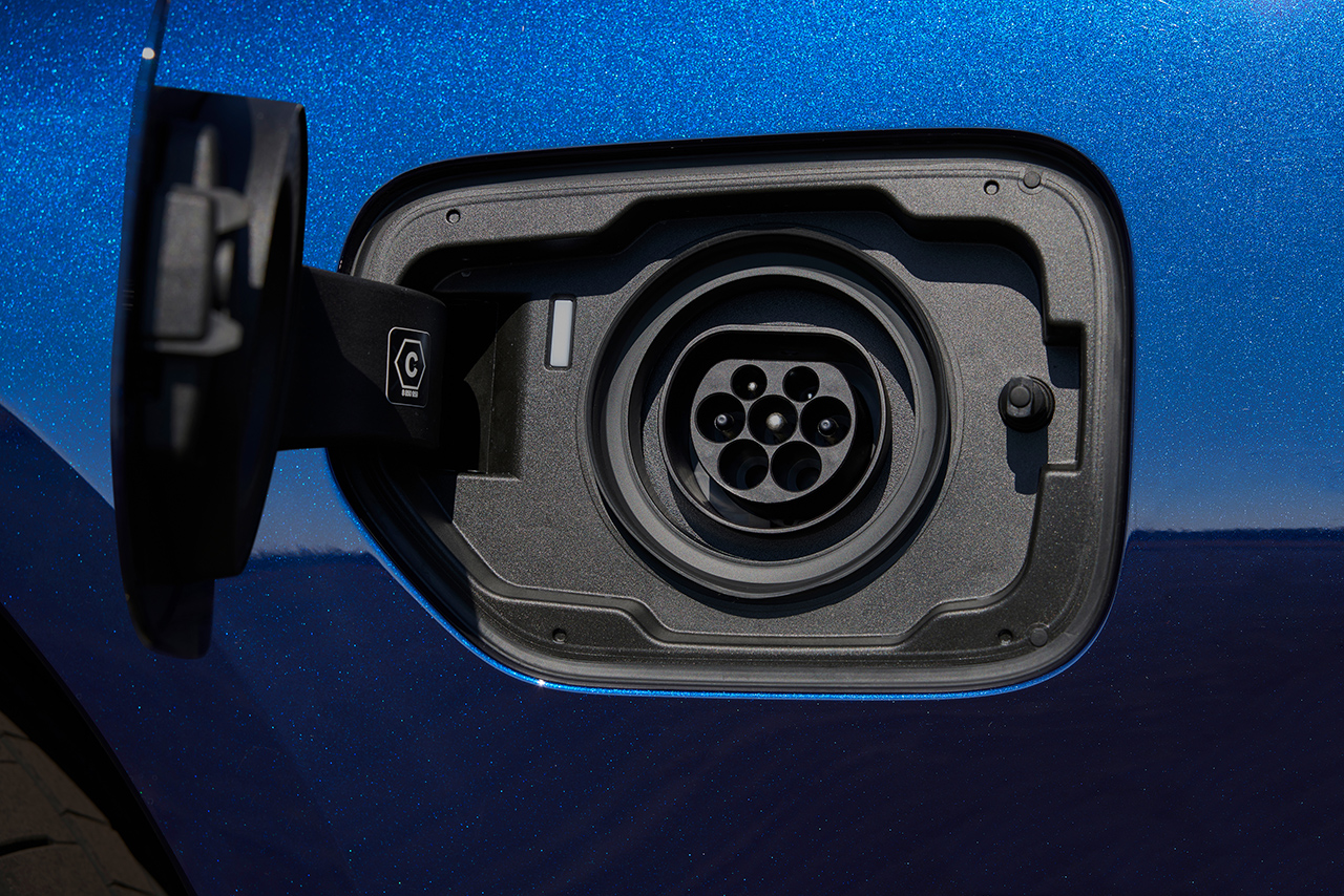 BMW 3 Series G20 phase 2 charging socket