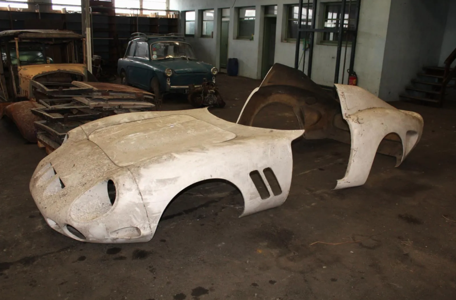 Encheres 80 Vehicules Sorties De Grange Ferrari Gto Kit Carrosserie Pour Datsun 240z L Argus