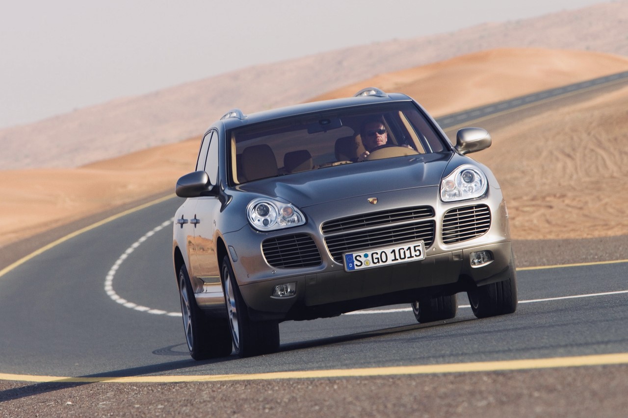 Porsche Cayenne E1 desert