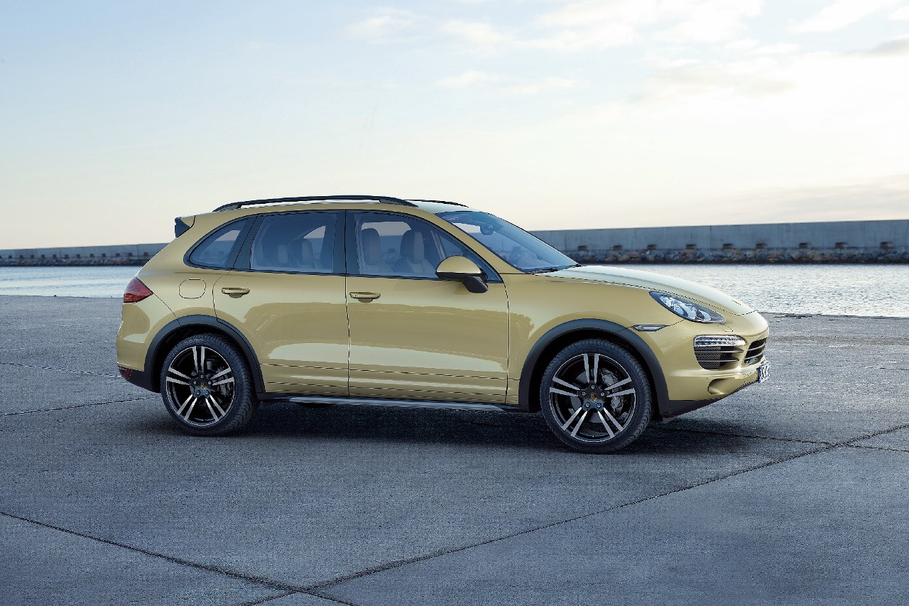 Yellow Porsche Cayenne E2