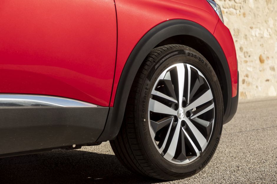 Essai Citro 235 N C5 Aircross Face Au Peugeot 3008 Le Choc