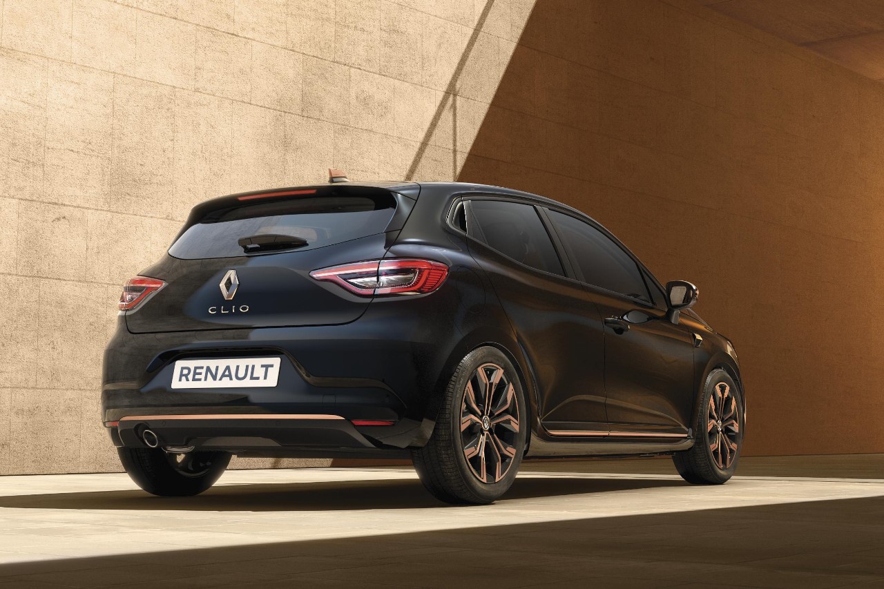 Renault Clio, Captur and Arkana. Shortage of electric folding mirrors