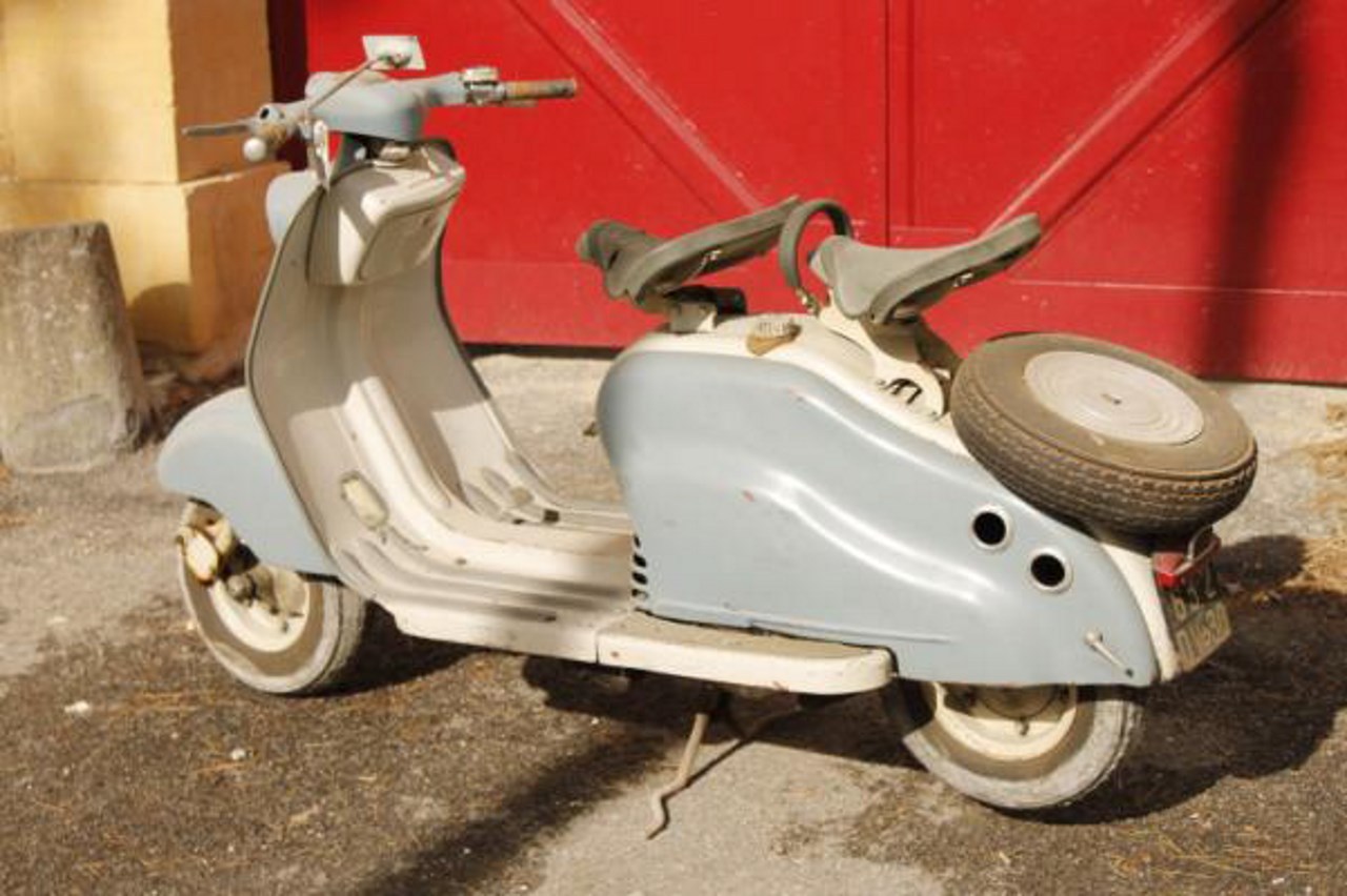 Photo 4 scooter 70 motos et scooters anciens retrouvés dans une