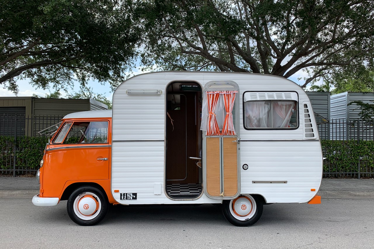 Volkswagen Bus camping door