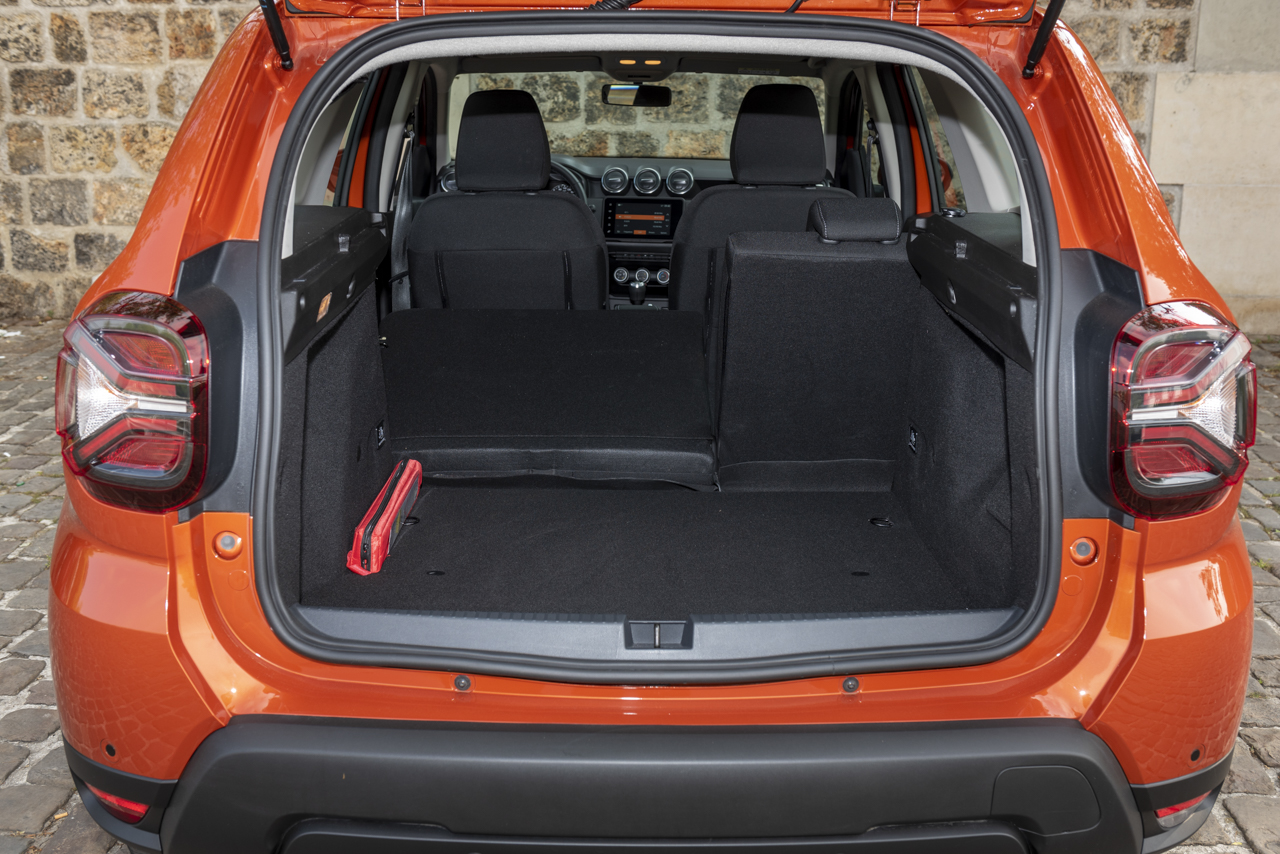 Comparative test. The 2022 Suzuki SCross challenges the Dacia Duster