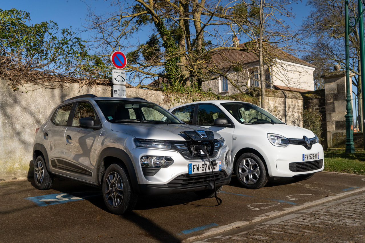 Dacia Spring ou Renault Twingo électrique à 100 €/mois, laquelle choisir ?