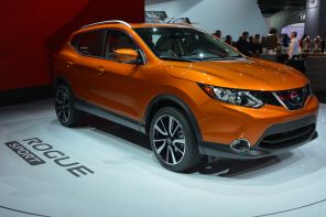 Nissan Rogue Sport vue avant couleur orange