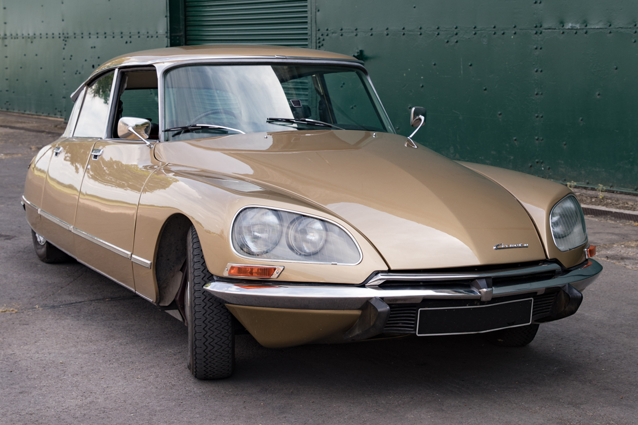 Les voitures anciennes Electric-citroen-ds-conversion-electrogenic-bicester-heritage