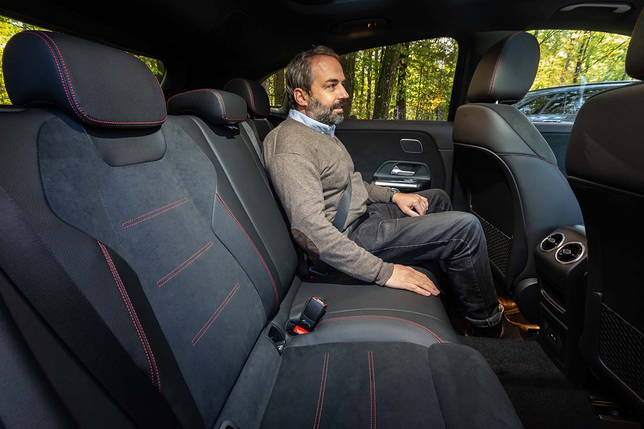 Photo 28 mercedes GLA hybride places arriere Mercedes GLA 250e