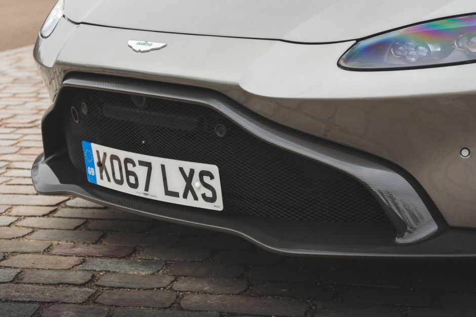 Essai Comparatif Aston Martin Vantage Vs Jaguar F Type