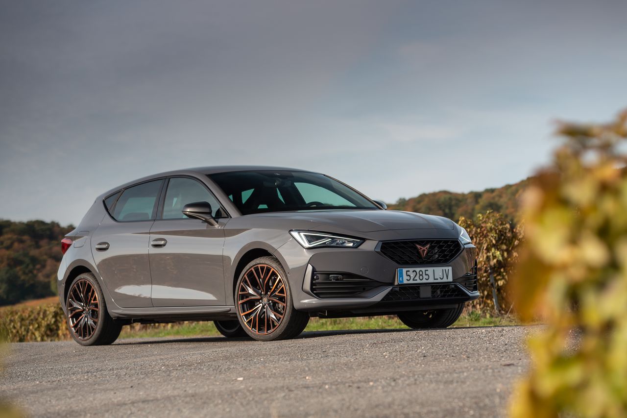 Essai Cupra Leon eHybrid 245 du bonus en GTI ! L'argus