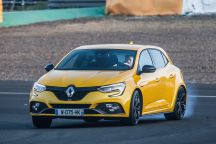 Mégane RS jaune Sirius châssis Cup action avant en glisse