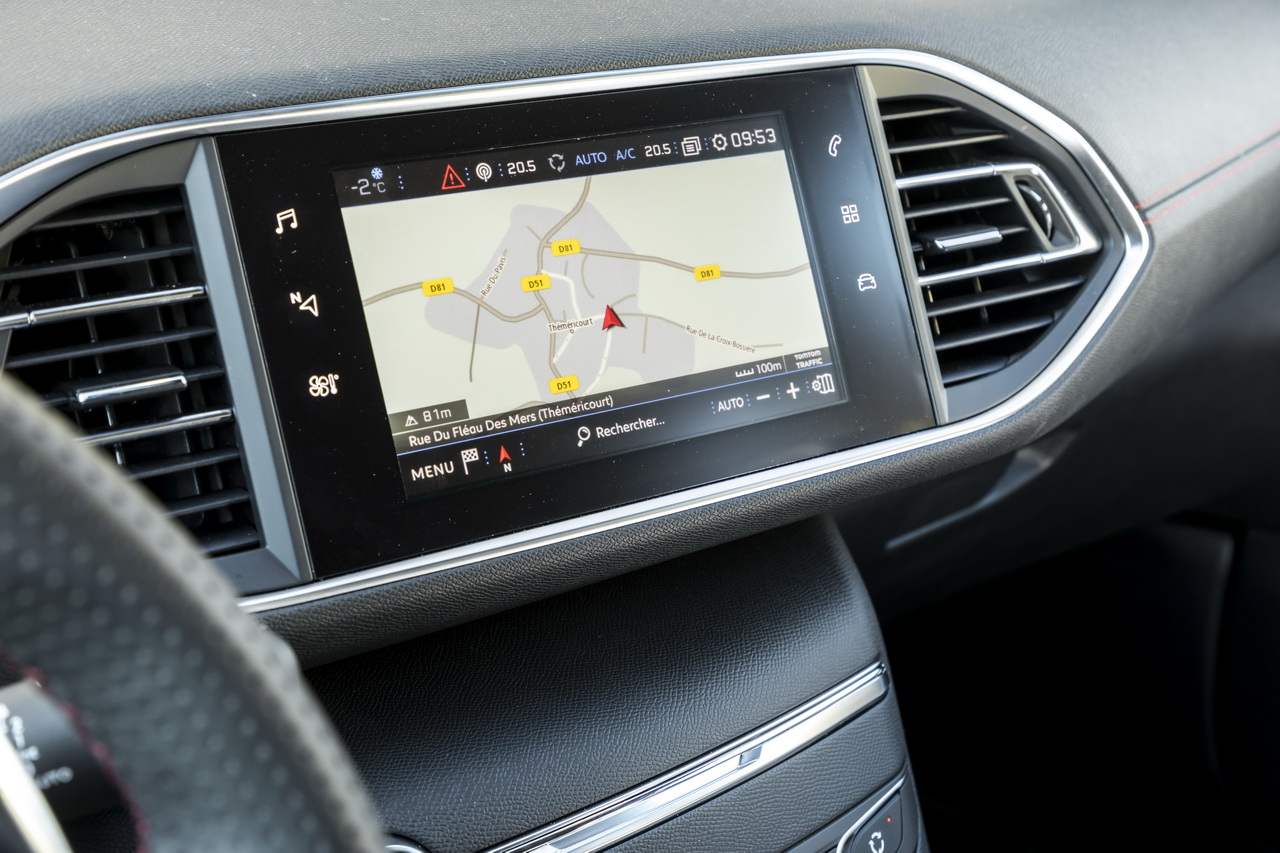 Photo 8 Peugeot 308 navigation GPS Prix Peugeot 308 2018 nouvelle