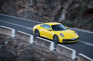 essai Porsche 911 992 Carrera S 2019 jaune Racing action avant droite