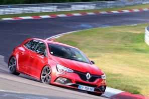 Renault Mégane RS 280 rouge flamme dans le caroussel