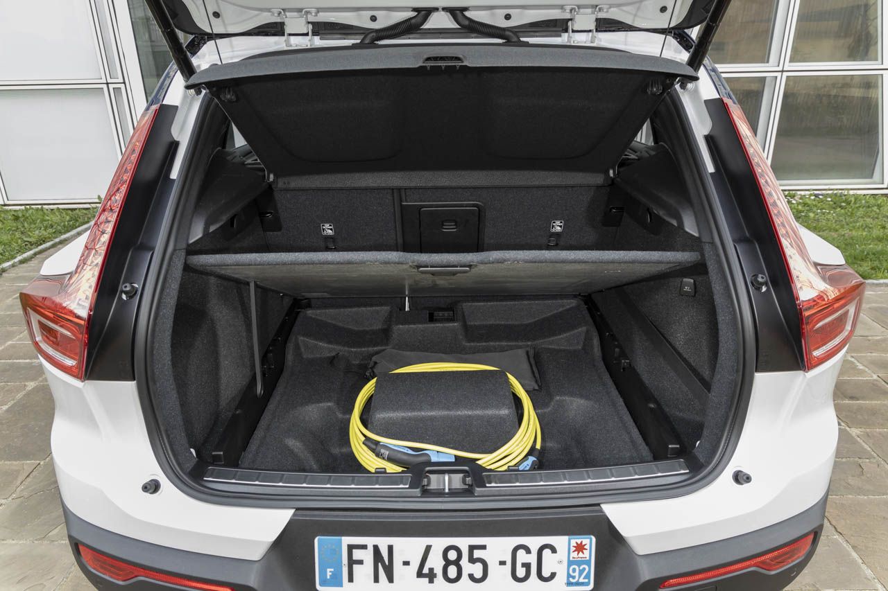 Photo 49 - Coffre XC40 T5 avec cable de recharge - Essai Volvo XC40