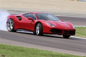 vue avant de la ferrari 488 gtb 2015