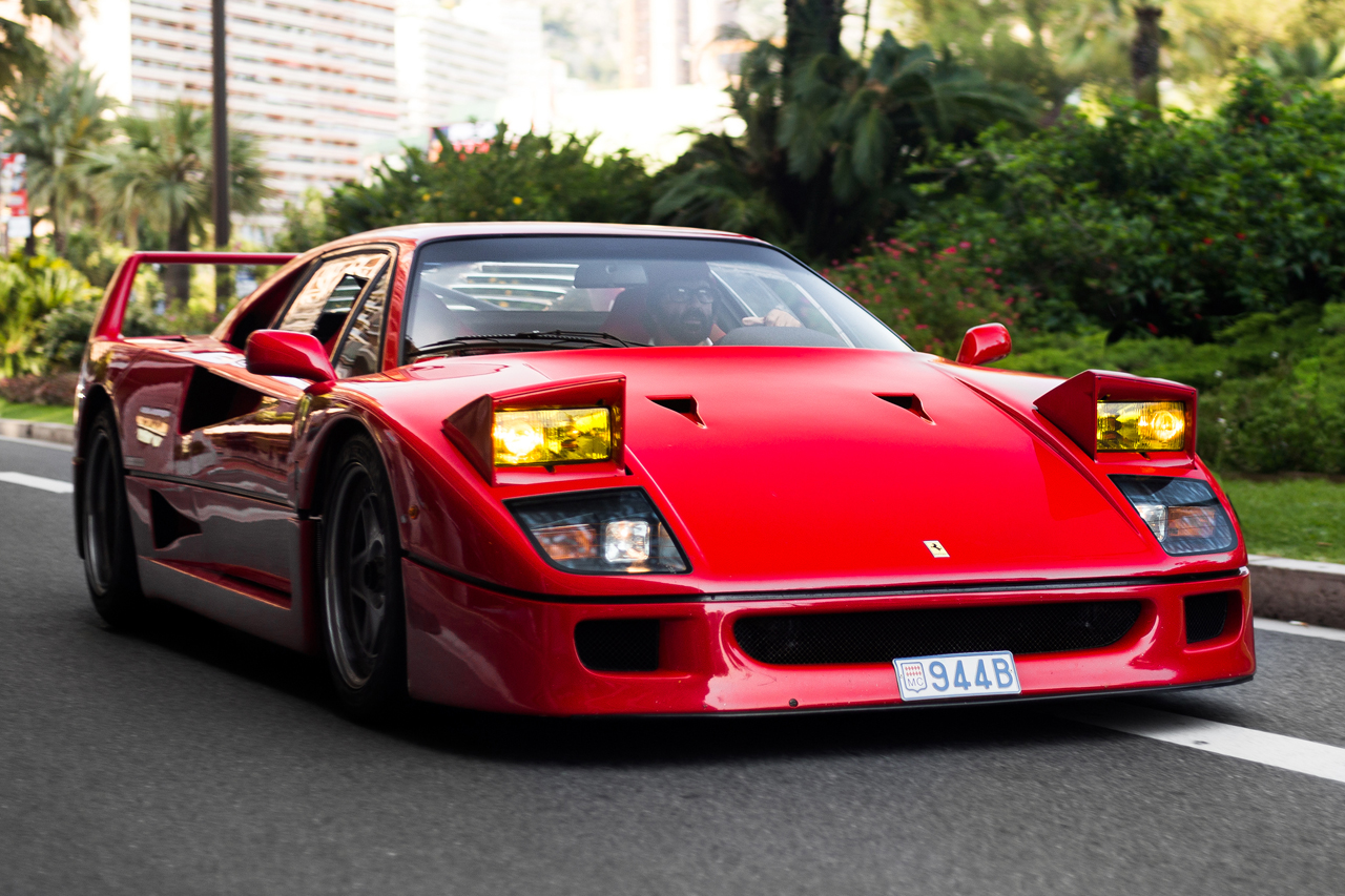 Photo 30 Ferrari F40 Les voitures mythiques avec des phares escamotables Photo 30 Ferrari F40 Les voitures mythiques avec des phares escamotables