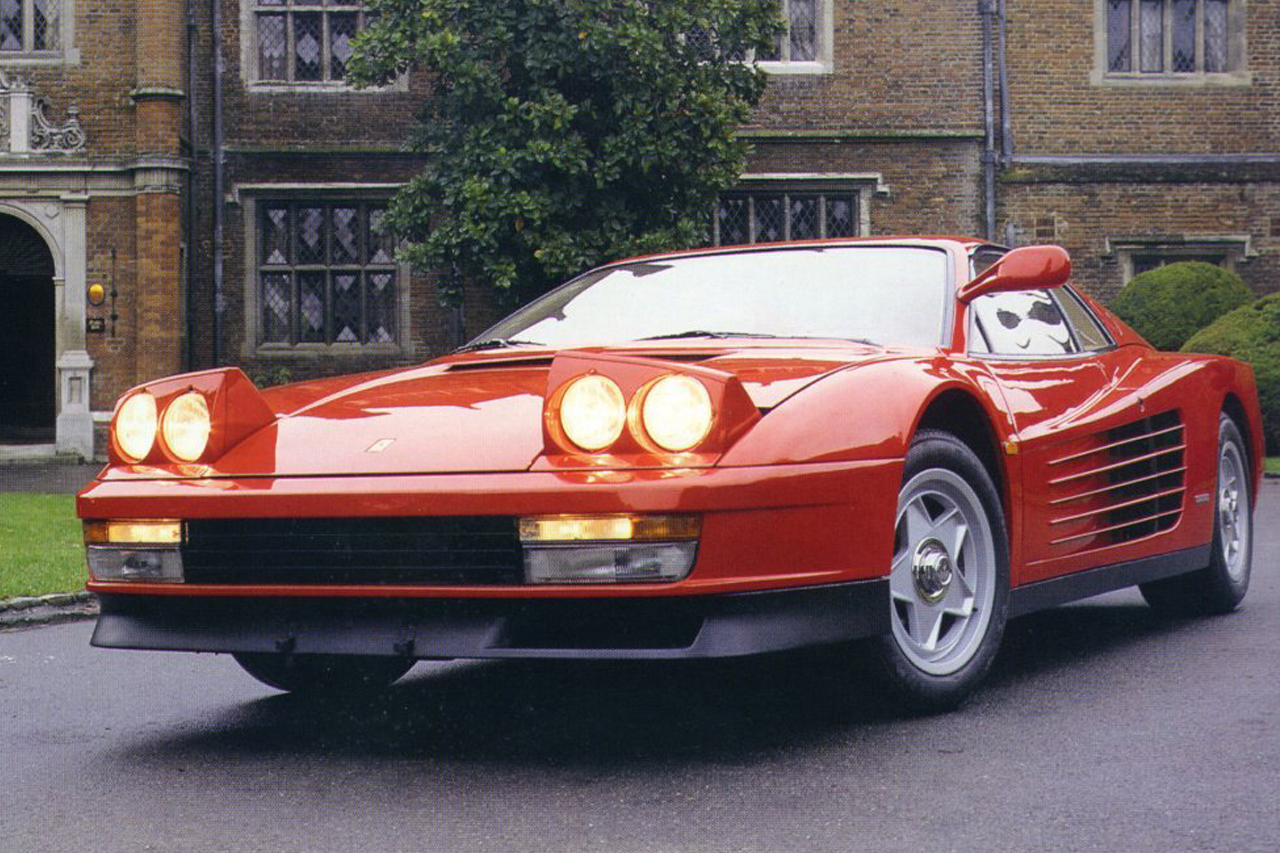 Photo 31 Ferrari Testarossa Les voitures mythiques avec des phares escamotables Photo 31 Ferrari Testarossa Les voitures mythiques avec des phares escamotables