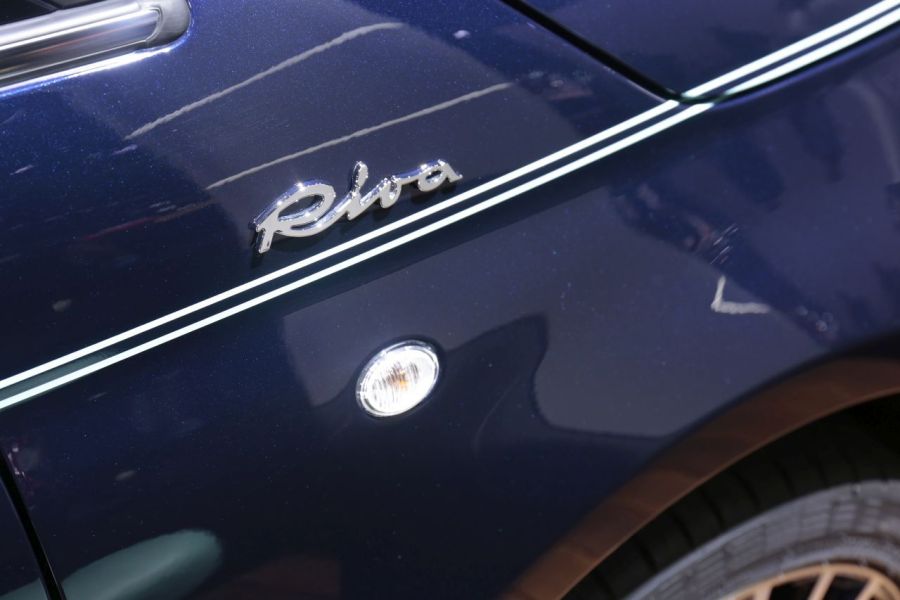 On Accoste Des Gens En Voiture Fiat 500 Riva : un mini yacht accoste au Mondial de l'auto 2016 - Photo