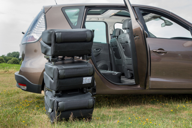 Par rapport à la génération précédente, Renault n'a pas jugé bon de faire évoluer la modularité du Scénic III.