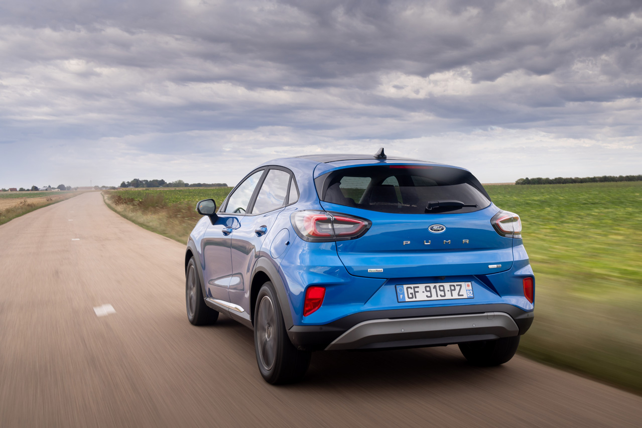 Photo 10 Ford Puma E85 fiche technique Ford Puma E85 contre Renault