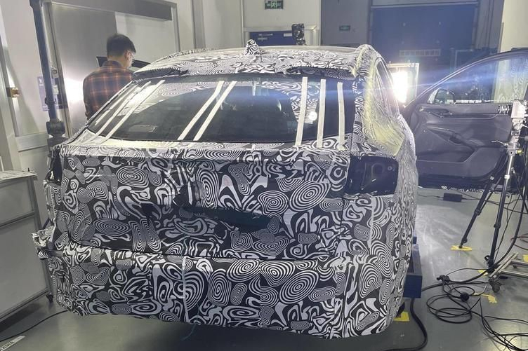 Ford Mondeo Evos (2022). Transformation radicale pour la ...