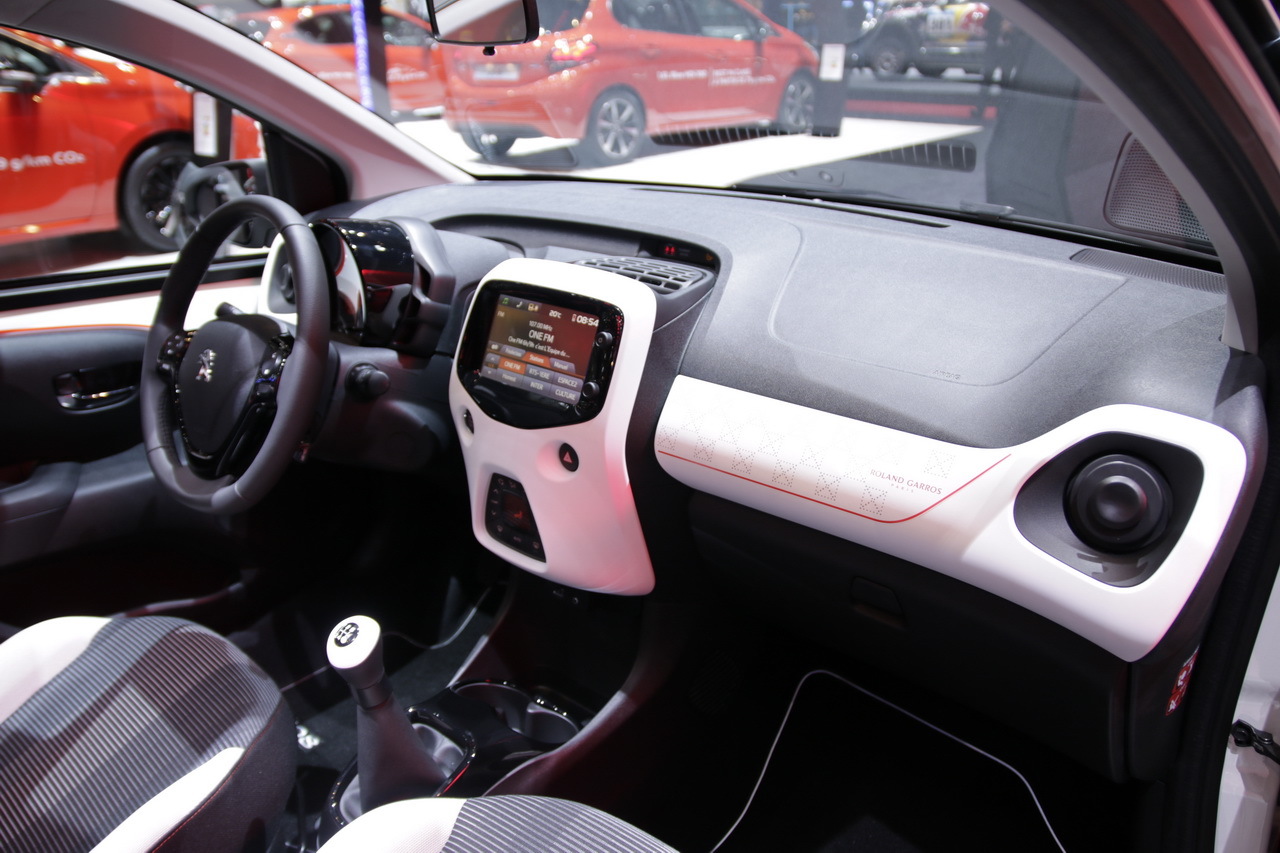 Genève 2015. Photos et vidéo de la Peugeot 108 Top ...