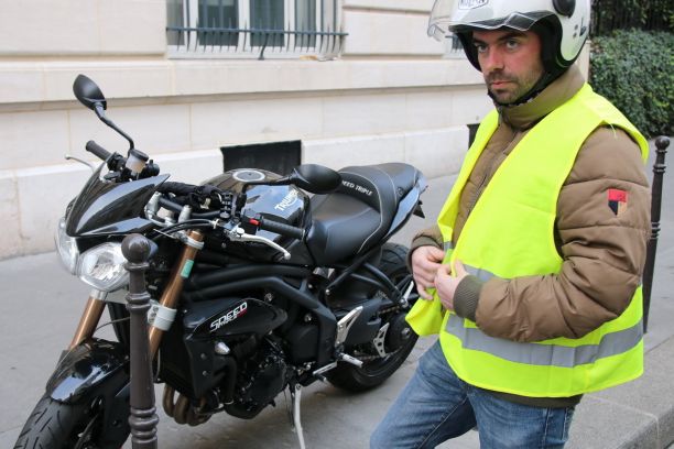 Motards Le Gilet Jaune Ou De Sécurité Est Désormais