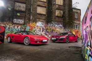 Honda NSX 1991 vs NSX 2017 rouge vue avant murs tagués
