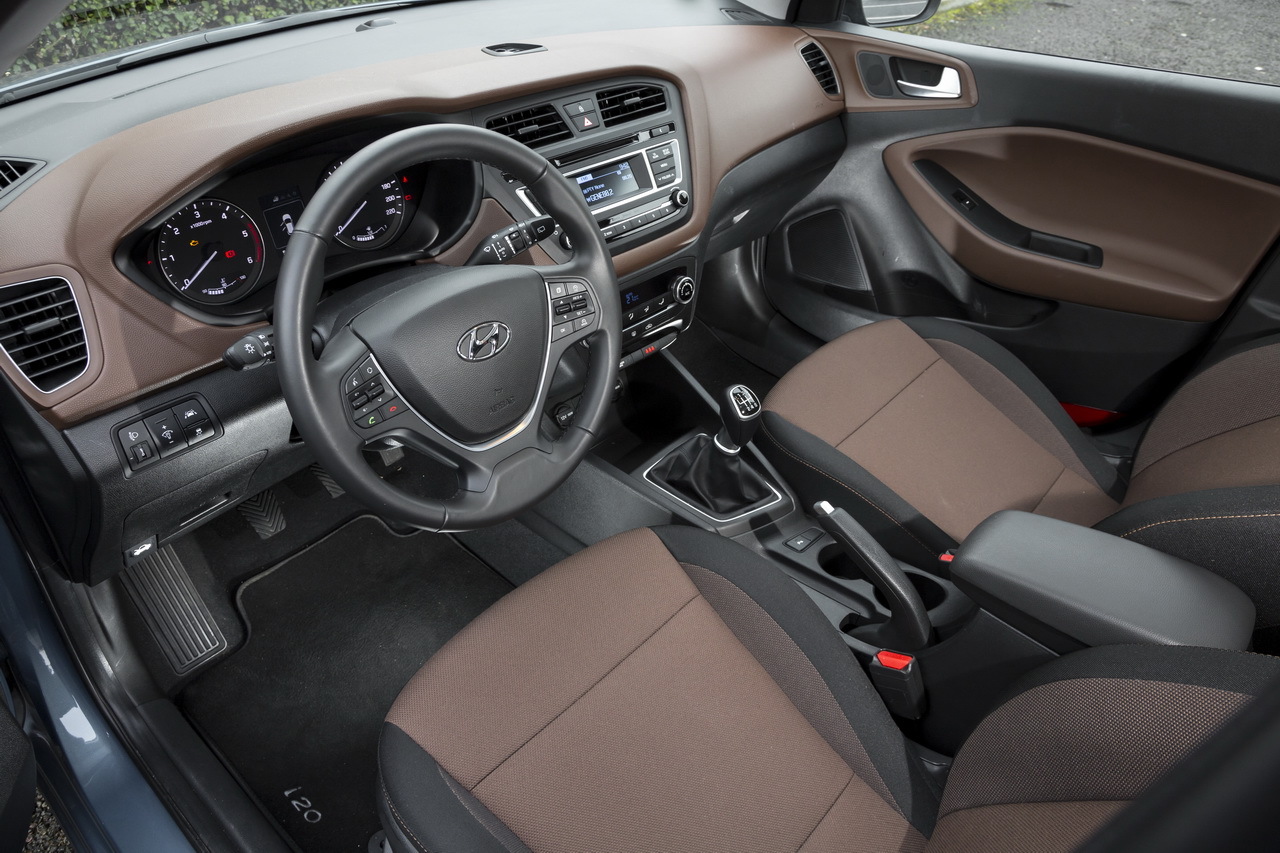 Hyundai i20 2015. Hyundai i20 салон. Хендай i20 2020 года. Хендай ай 20 салон. Hyundai i20 2011 interior.