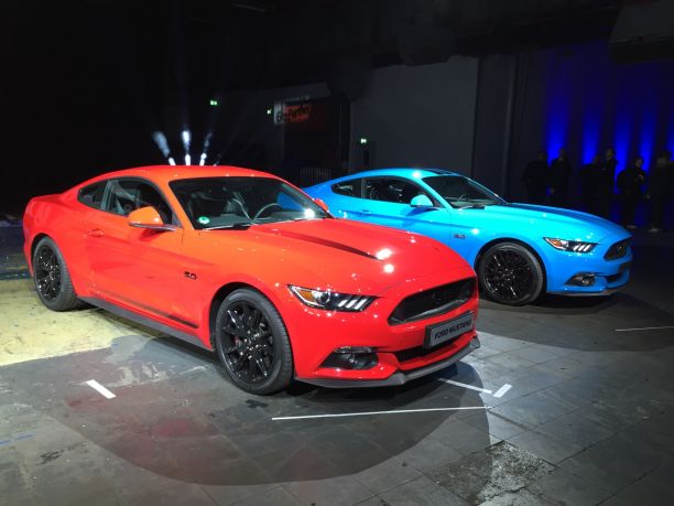 Ford Mustang Black Shadow Blue Edition Deux Futurs Collectors