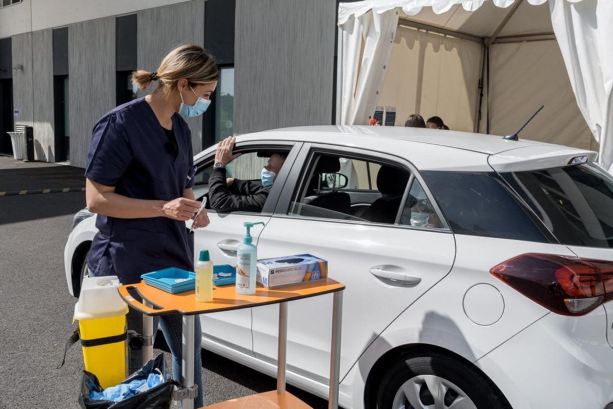 Covid-19. Le Vacci-Drive, pour se faire vacciner au volant