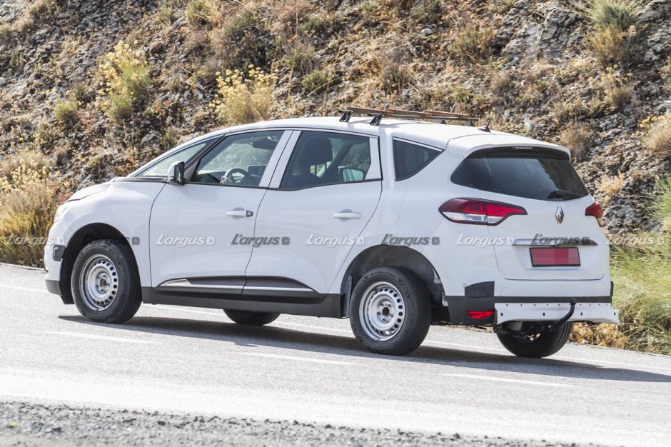  Dacia  Crossover 7  places  2022  Les premiers mulets sont 